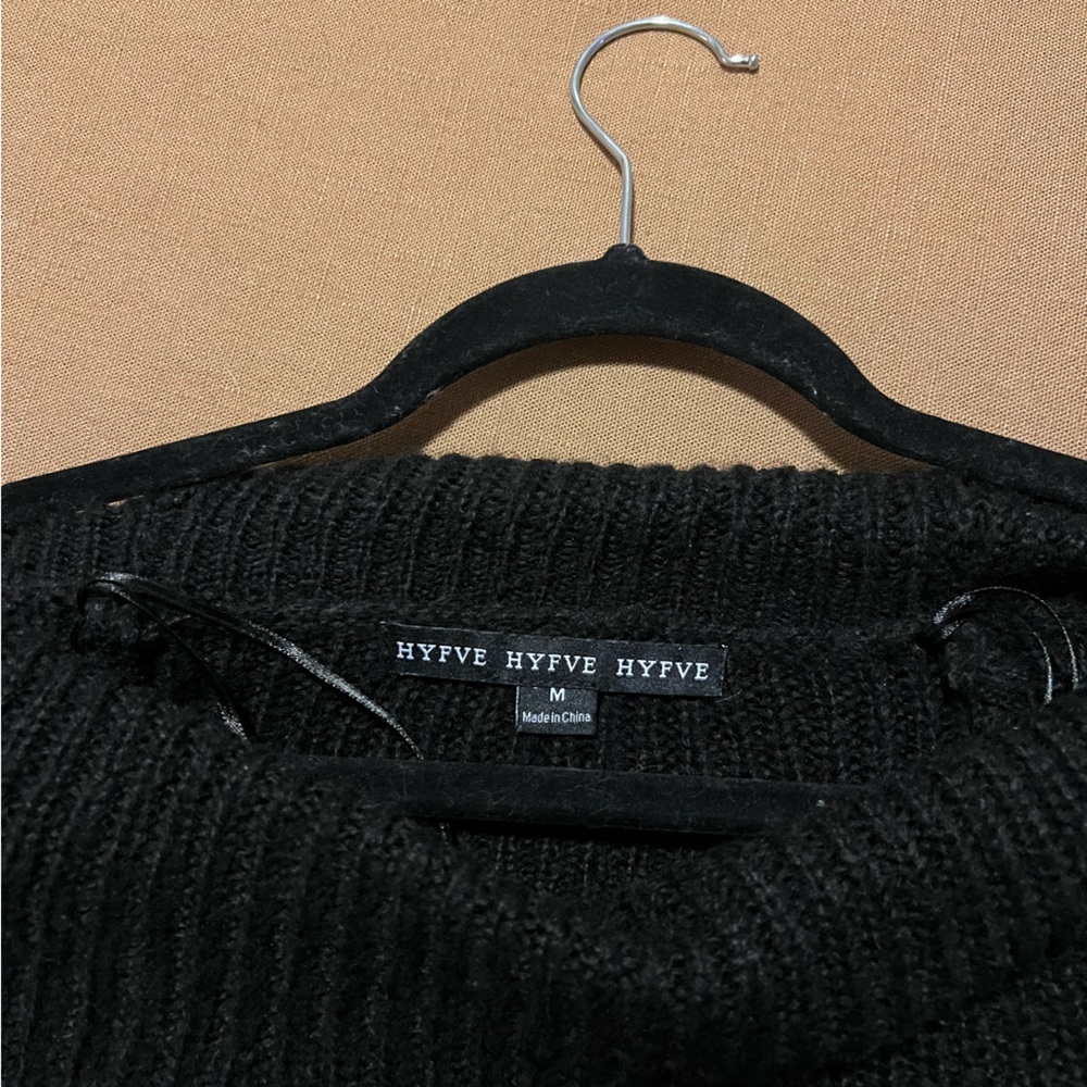 HYFVE bell sleeve off-the-shoulder ribbed sweater - Picture 7 of 9